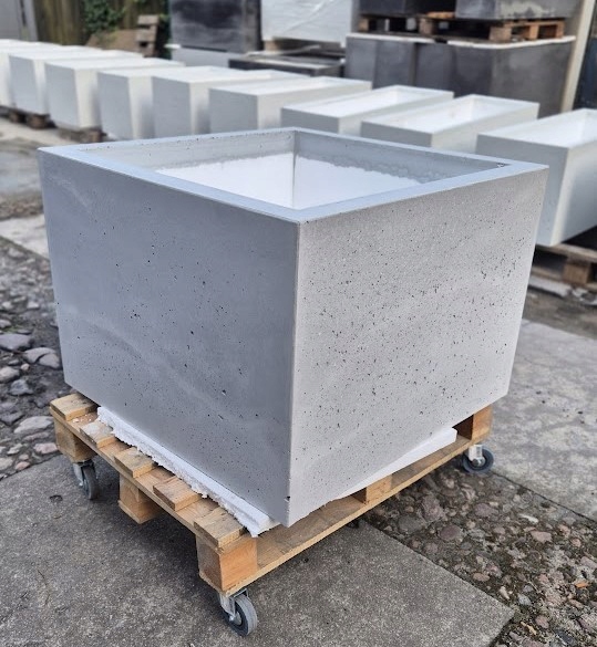 Betónový kvetináč 70 × 70 × 50 cm impregnovaný